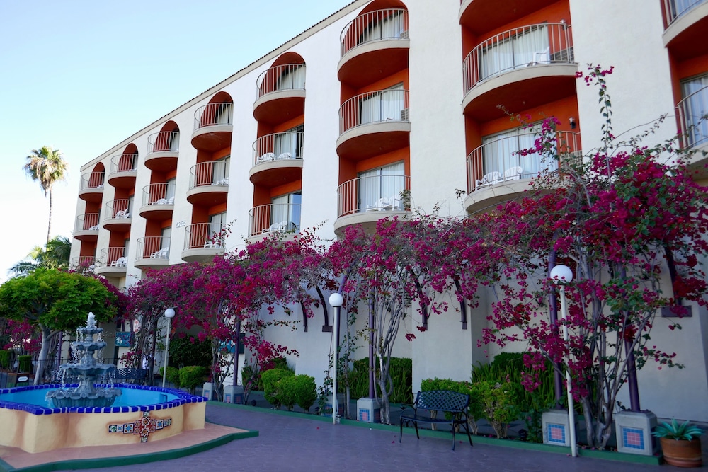 Golden Sails Hotel 12/51