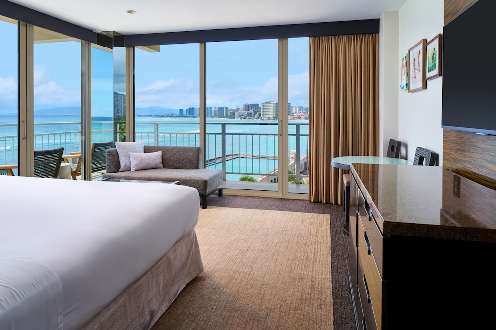 Kaimana Beach Hotel 9/50