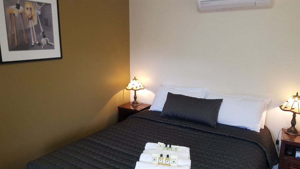 Daylesford Central Motor Inn 19/65
