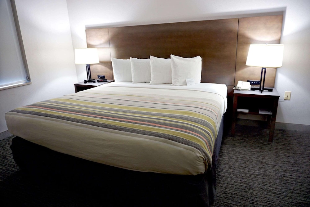 1 BEDROOM, PREMIUM, SUITE, ACCESSIBLE