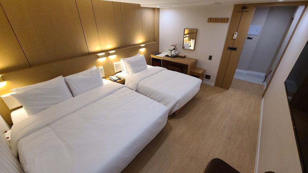 DELUXE, TWIN BEDS