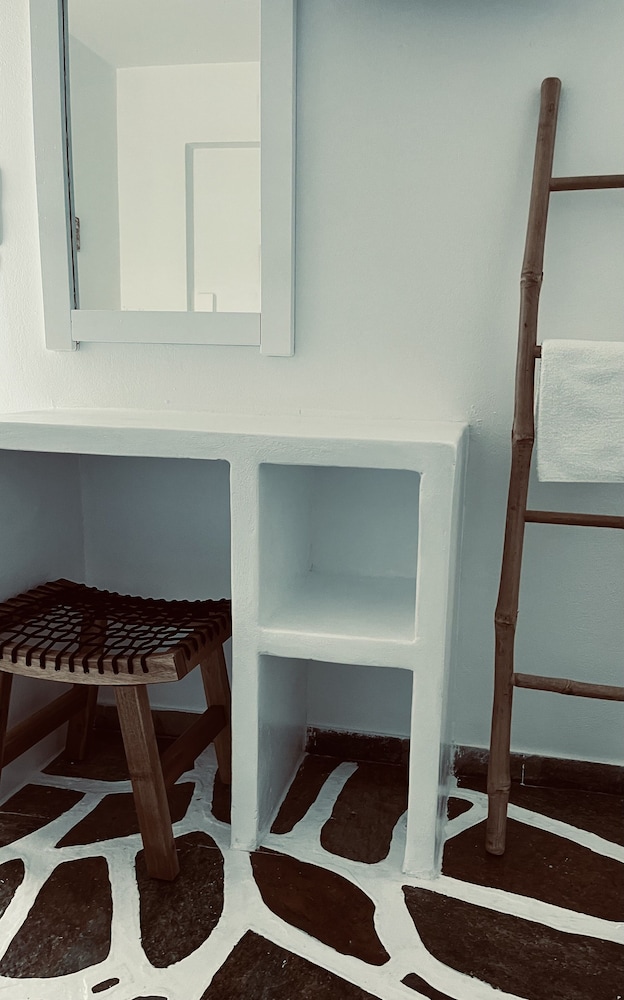 Angelina Studios 32/49