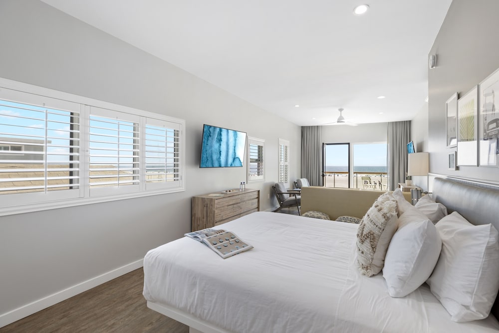 SUITE, KING BED, OCEAN VIEW, SOFA, BALCONY