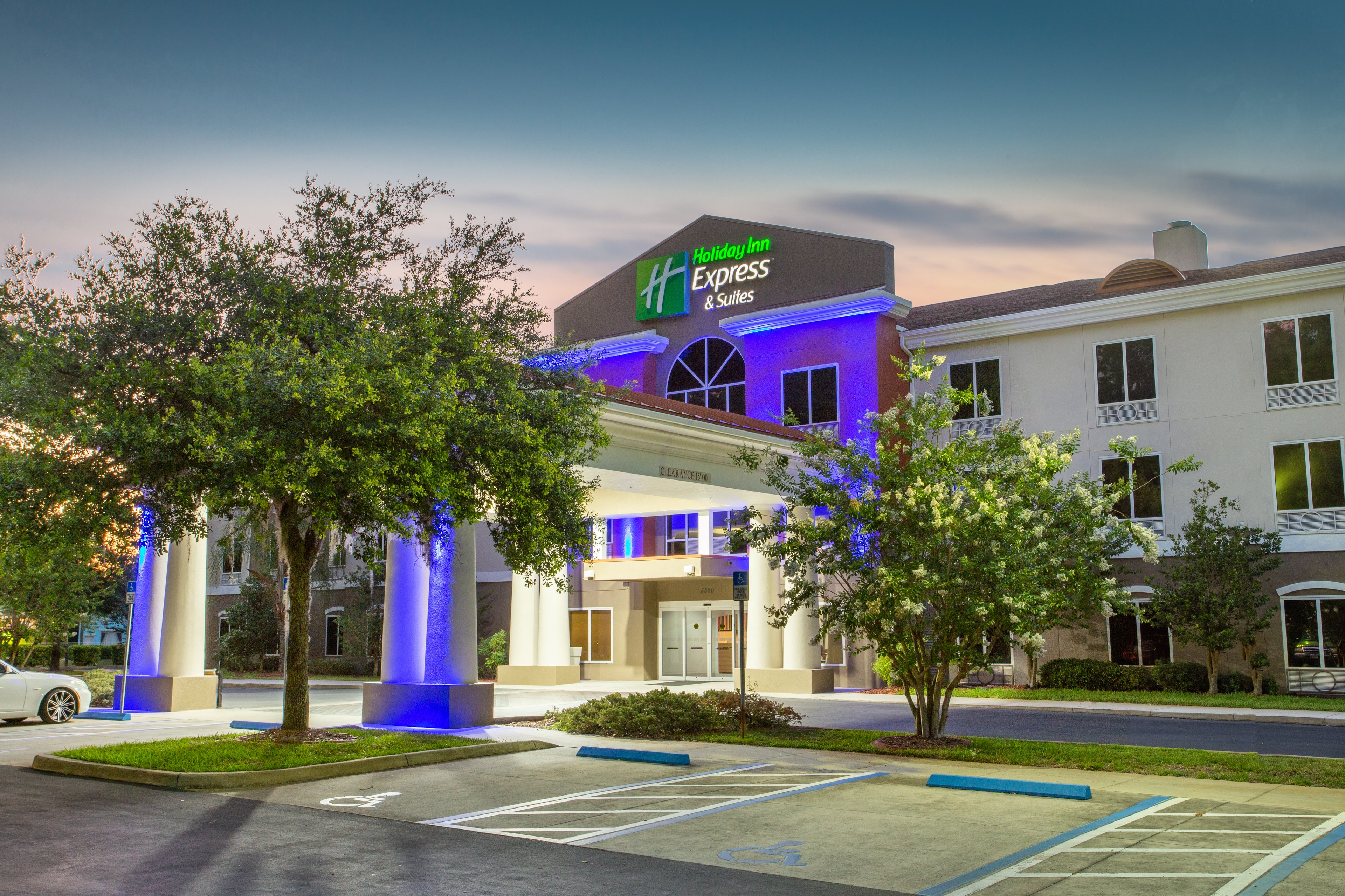 Holiday Inn Express Hotel And Suites Silver Springs Ocala 1/28