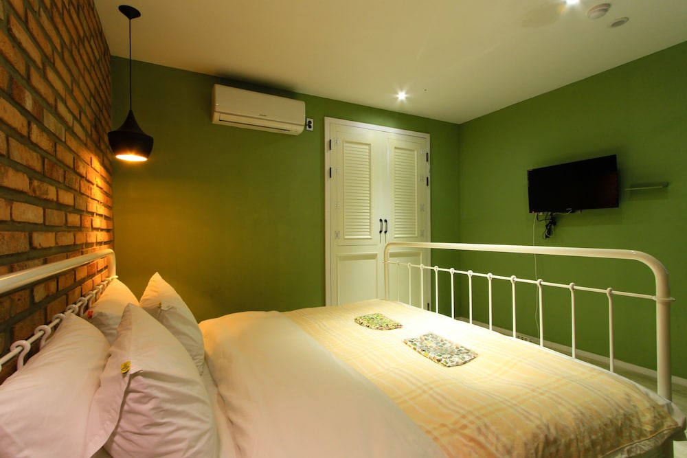 25 Hours Hotel 2 7/50