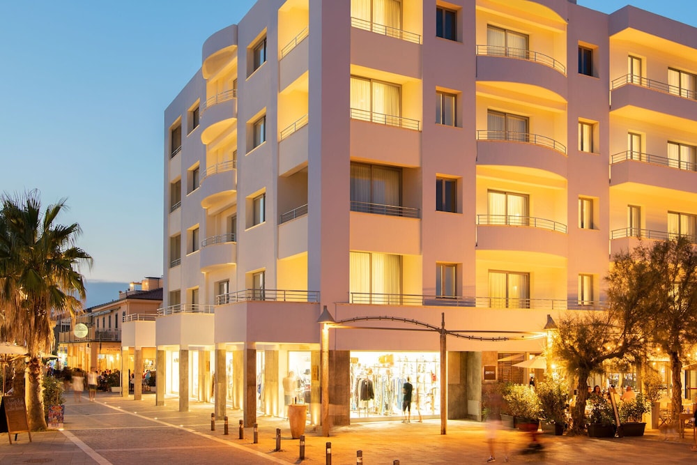 Palace Lido Hotel and Suites 1/33