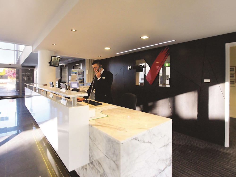 Oaks Townsville Metropole Hotel 9/69