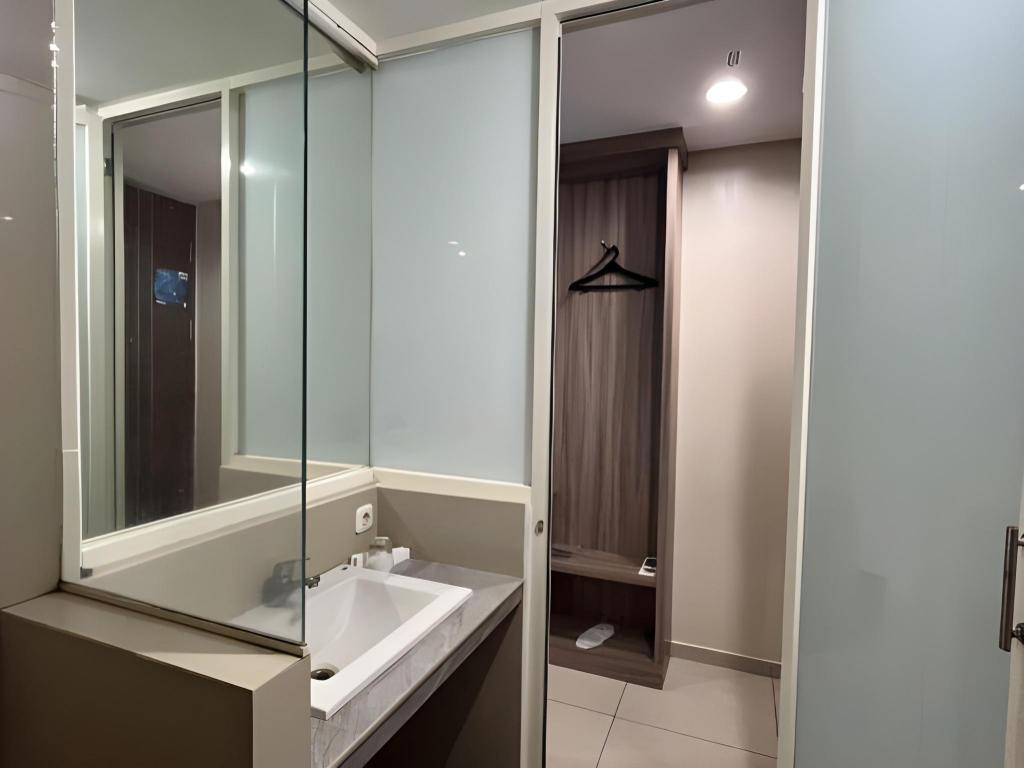 Puri Perdana Hotel & Convention Hall 48/57