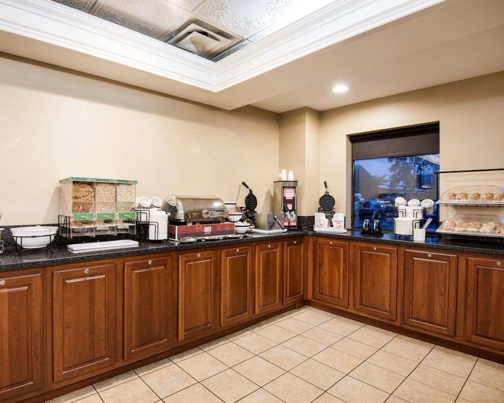 Comfort Inn & Suites Lavale - Cumberland 10/45