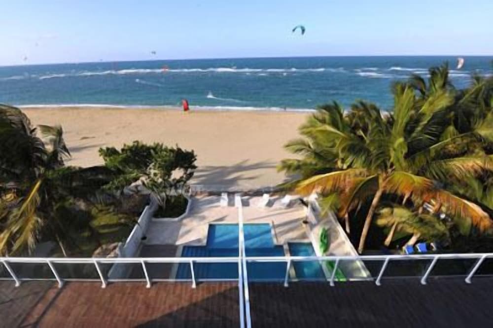 WATERMARK LUXURY OCEANFRONT ALL SUITE HOTEL 33/56