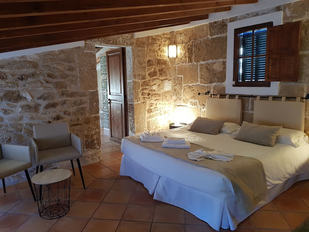 Petit Hotel Can Simo 7/35