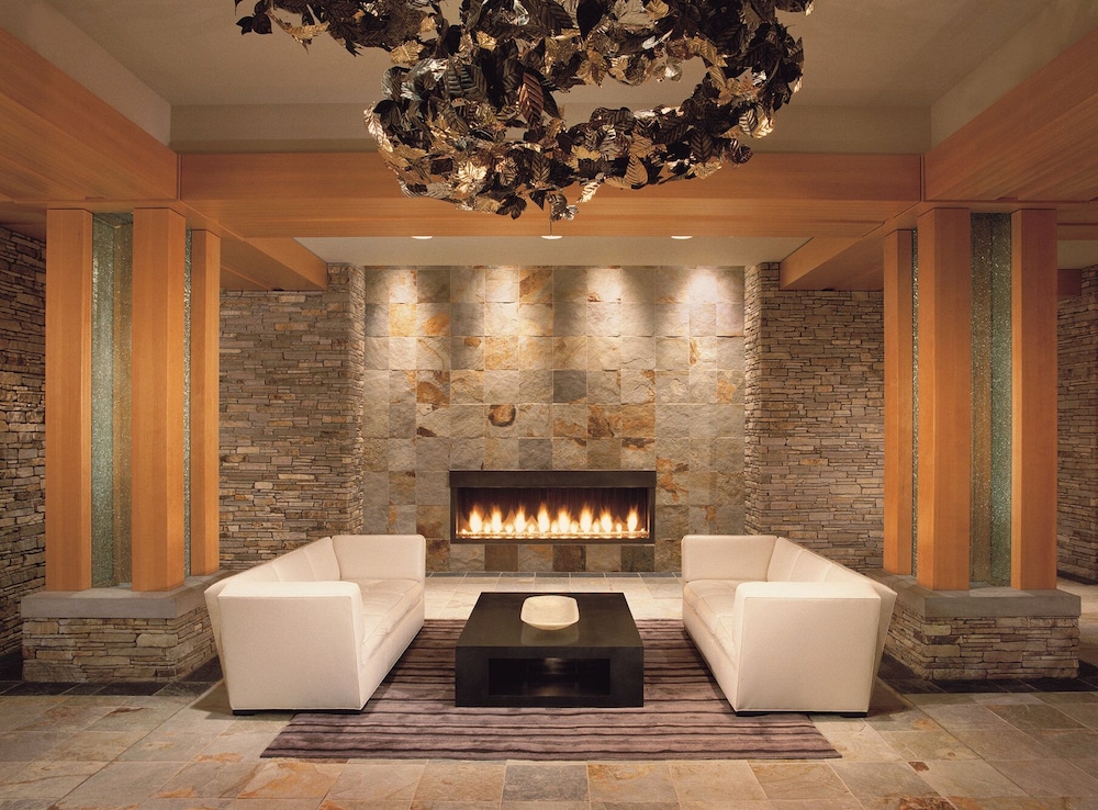 Four Seasons Resort Whistler 69/100