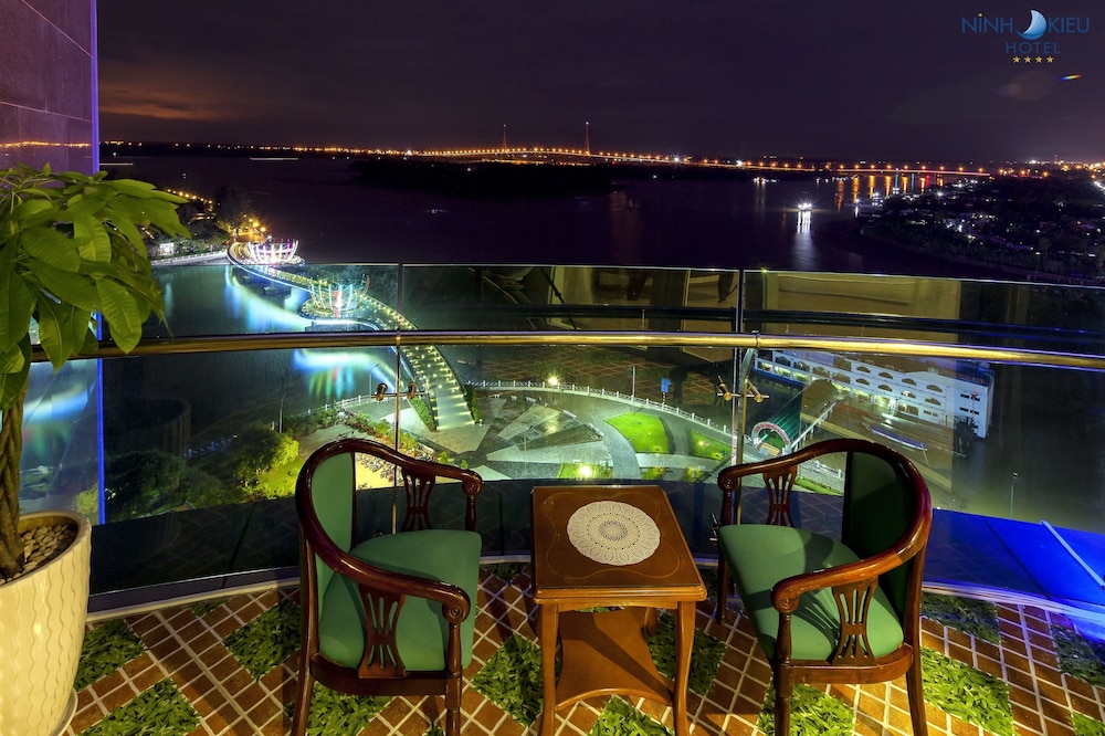 Ninh Kieu Riverside Hotel 62/70