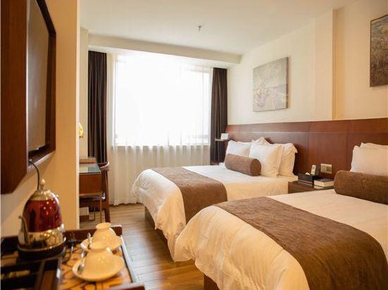 Express, Twin Beds
