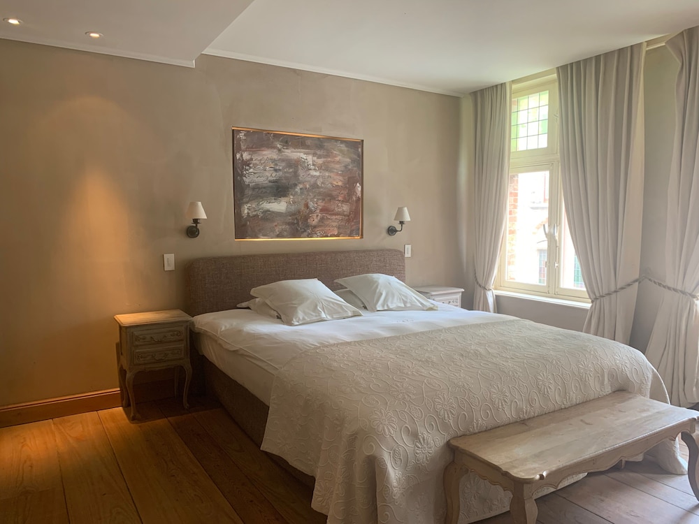 1669 Bed And Breakfast 11/50