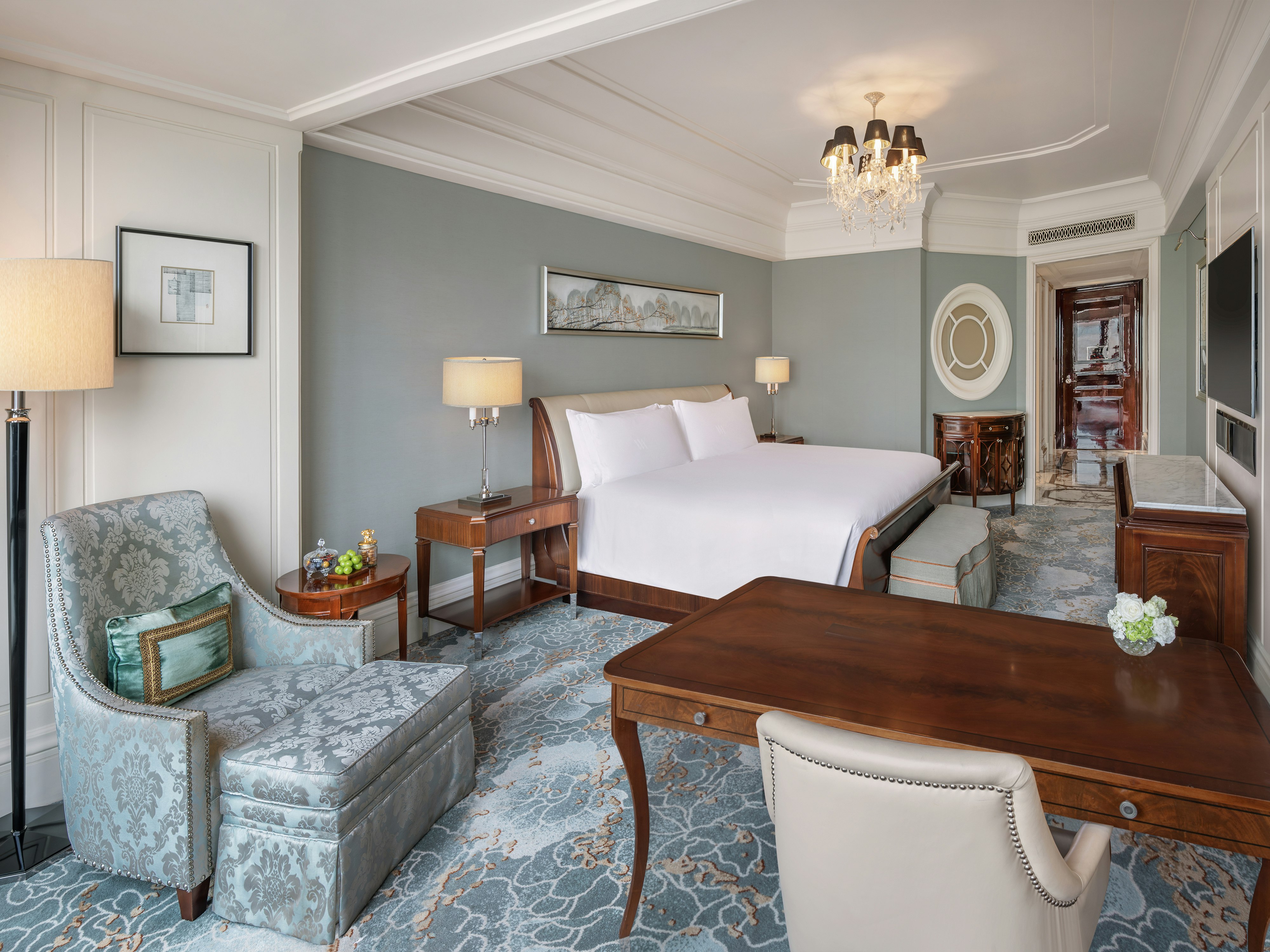DELUXE, KING BED, CITY VIEW