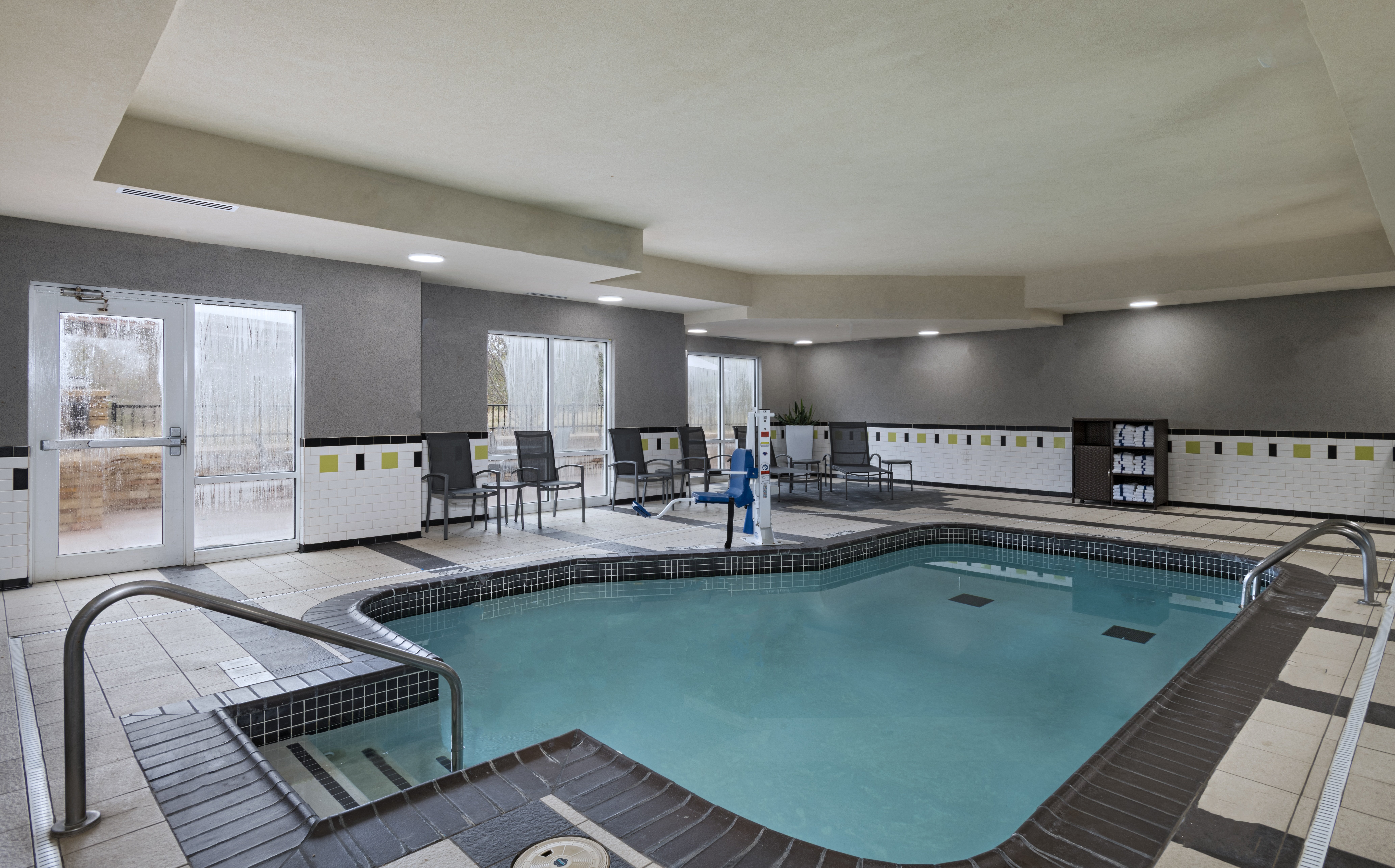 Holiday Inn Express Hotel And Suites Pryor 33/53