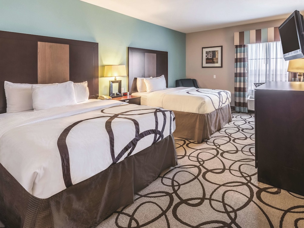 La Quinta Inn & Suites by Wyndham Fort Worth - Lake Worth 12/50