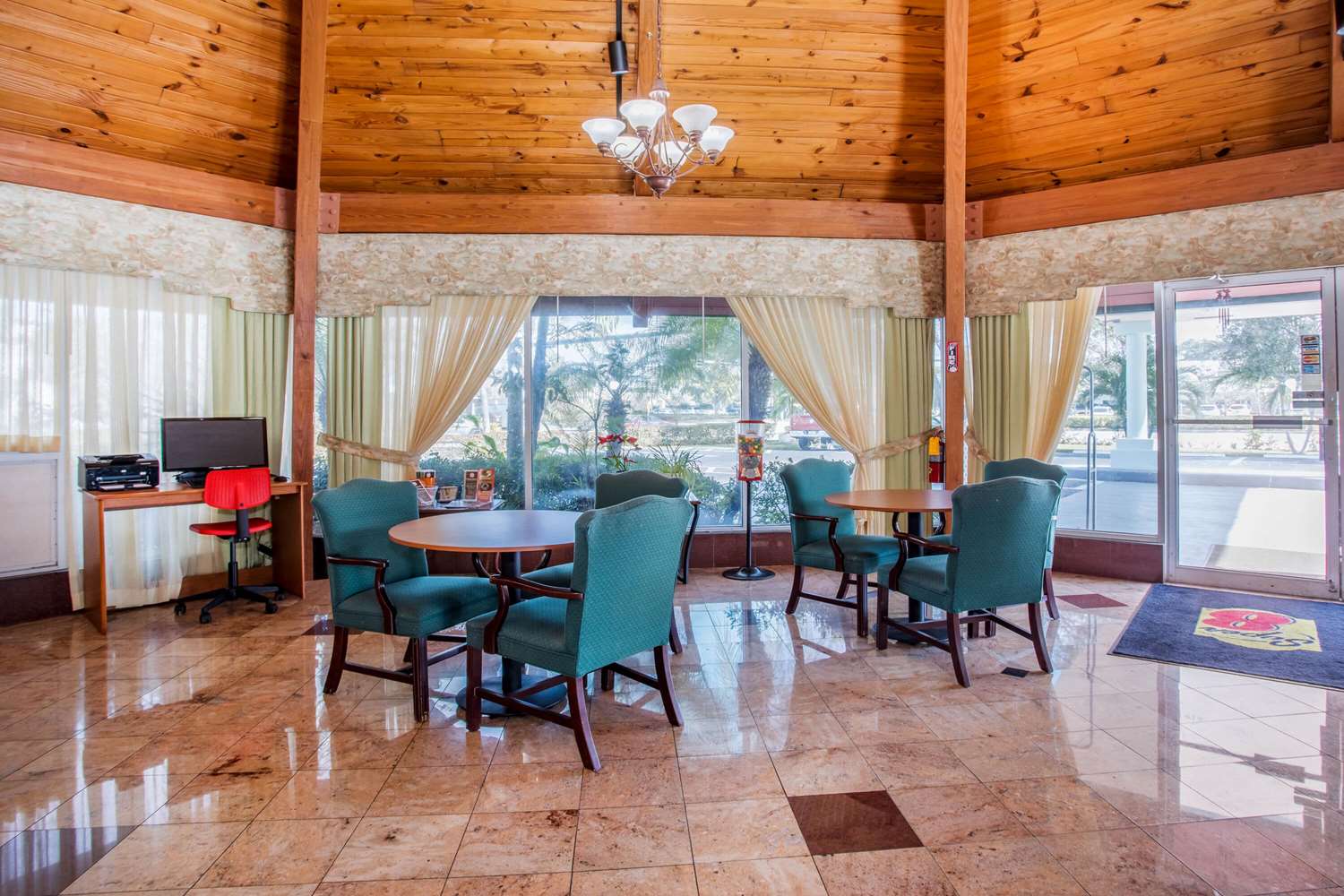 Super 8 By Wyndham North Palm Beach 42/58