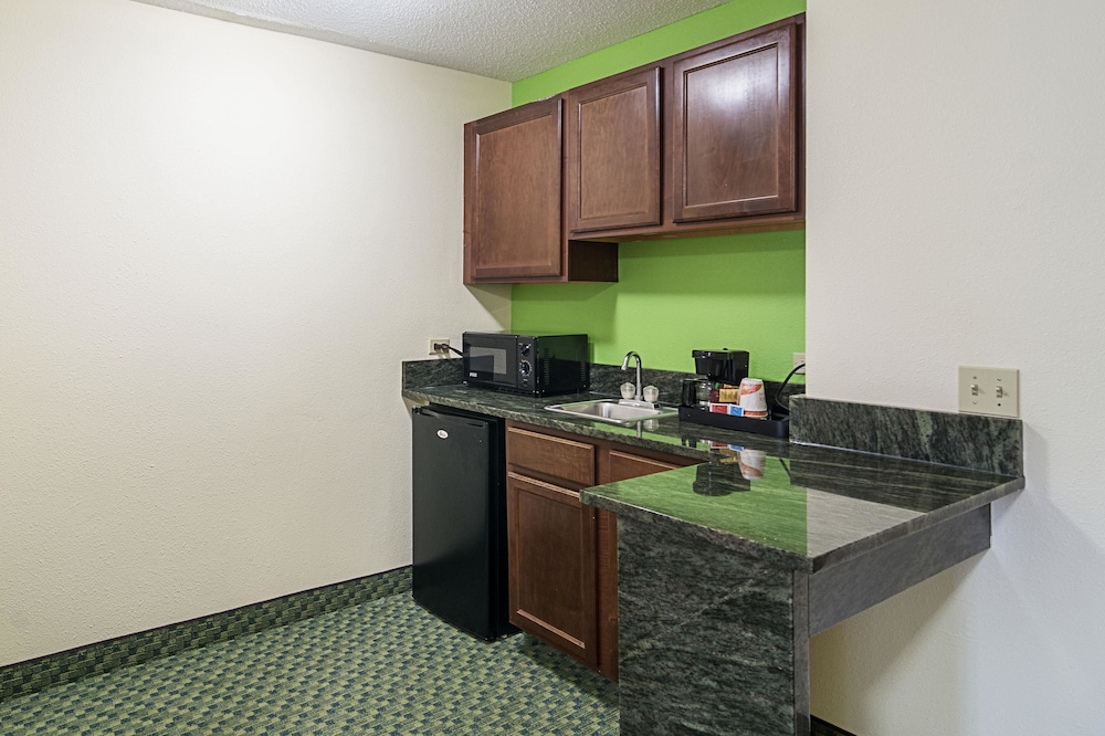 Quality Inn & Suites Harvey - Chicago Southland 29/34