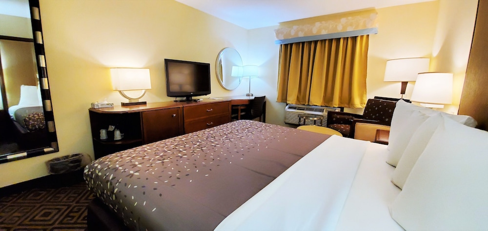 Travel Inn & Suites 13/50