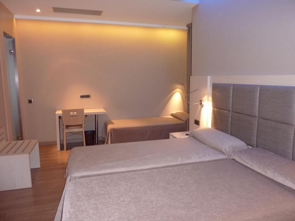 BARCELONA HOUSE 15/48
