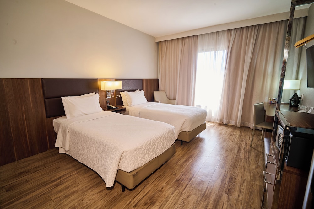 DELUXE, SINGLE, TWIN BEDS