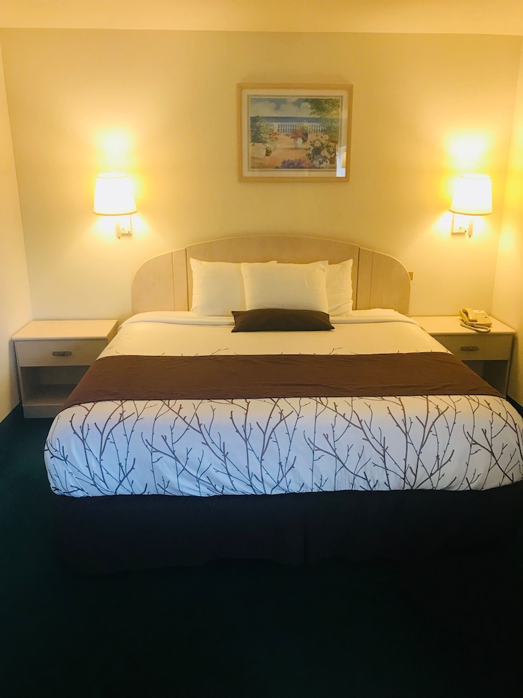 Americas Best Value Inn & Suites Pinckneyville 13/59