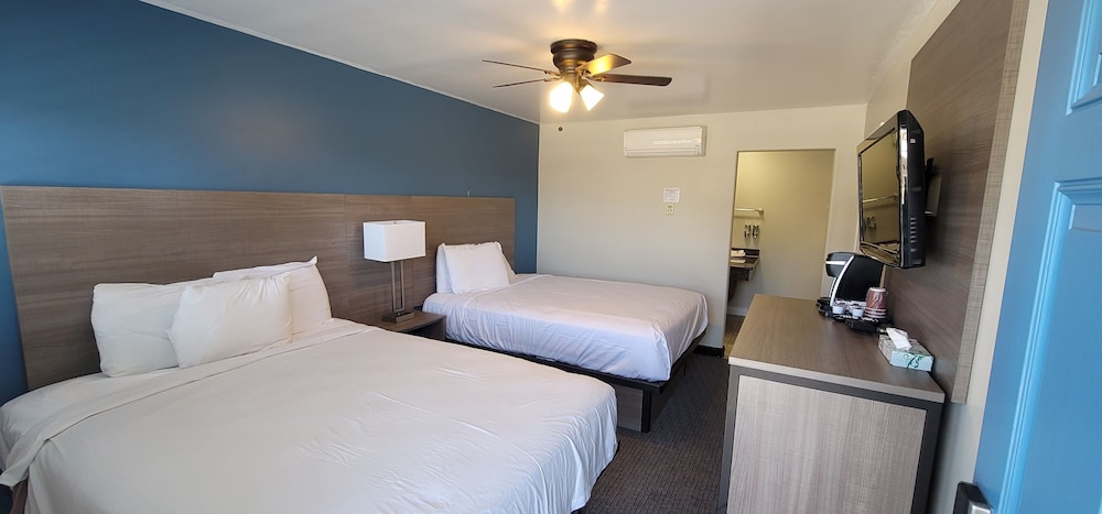 Beachwalker Inn and Suites 20/50