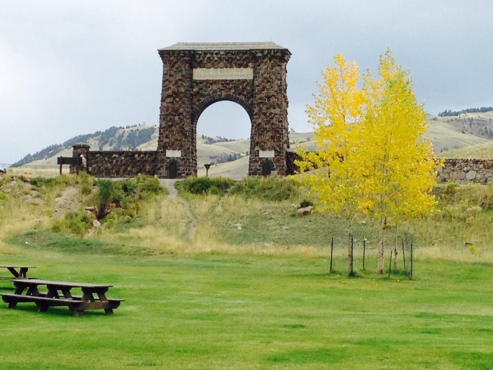 Yellowstone Village Inn and Suites 25/36