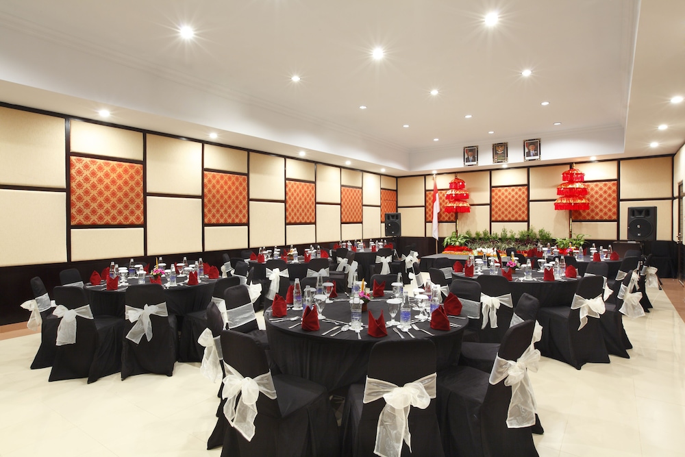 ADHI JAYA HOTEL 43/56