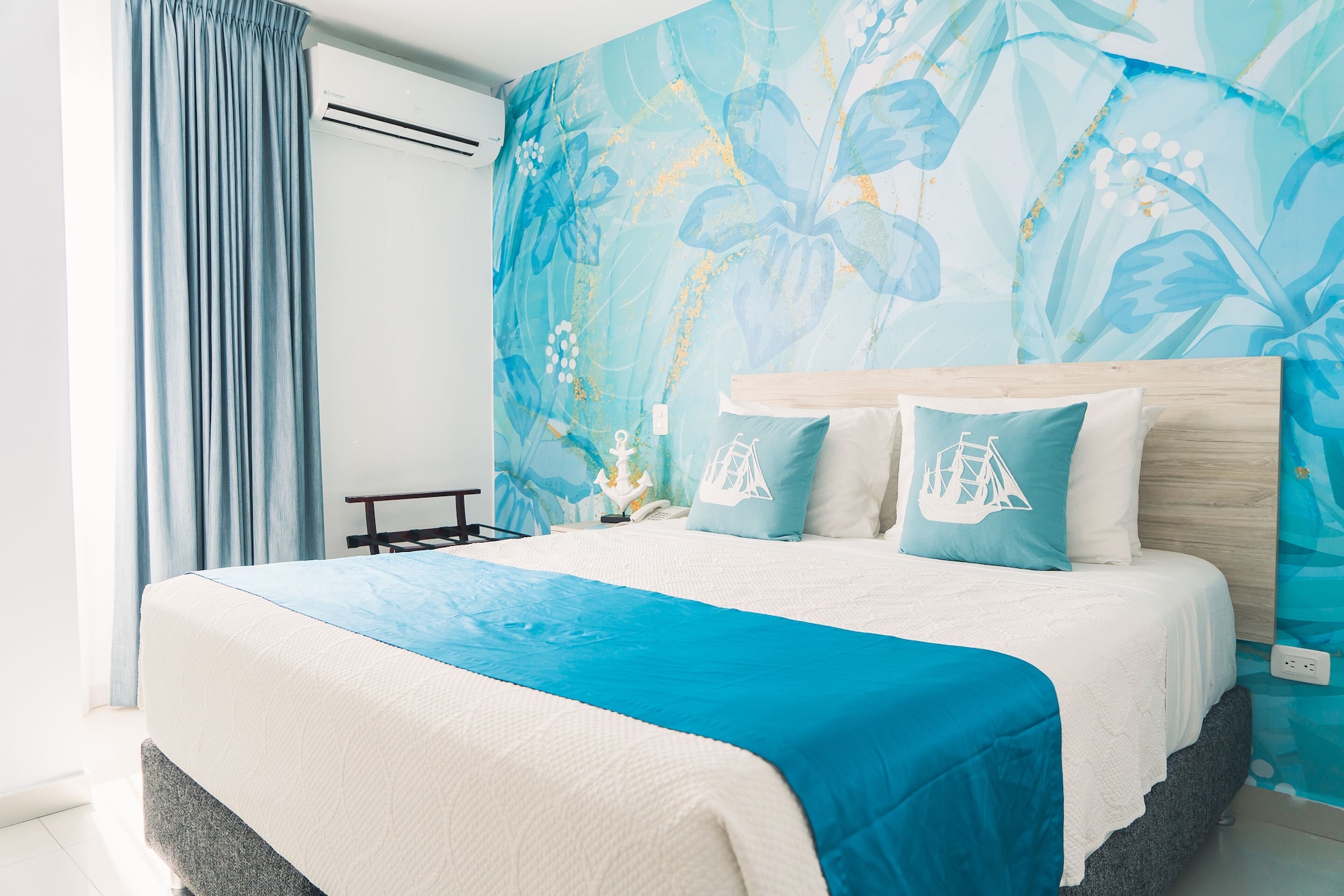 DELUXE, QUEEN BED