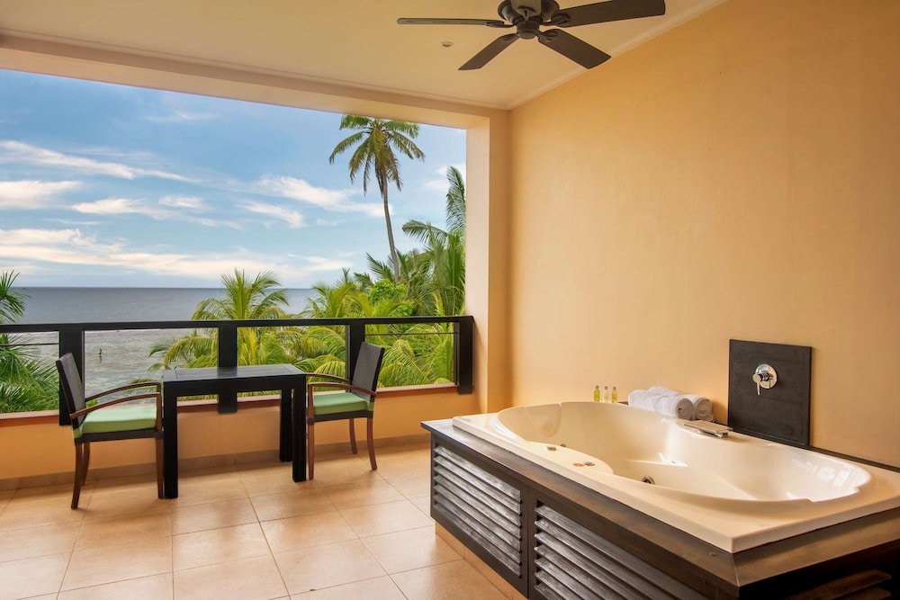 Doubletree By Hilton Seychelles Allamanda Resort And Spa 50/70