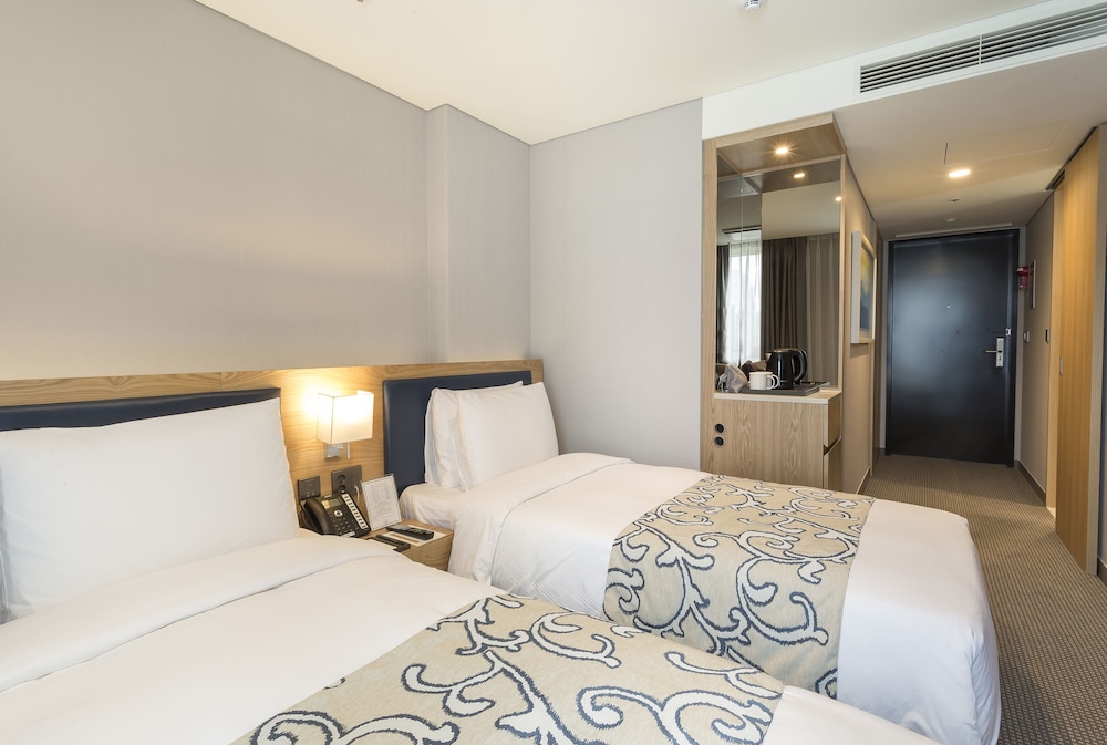 Centum Primus Hotel 35/50