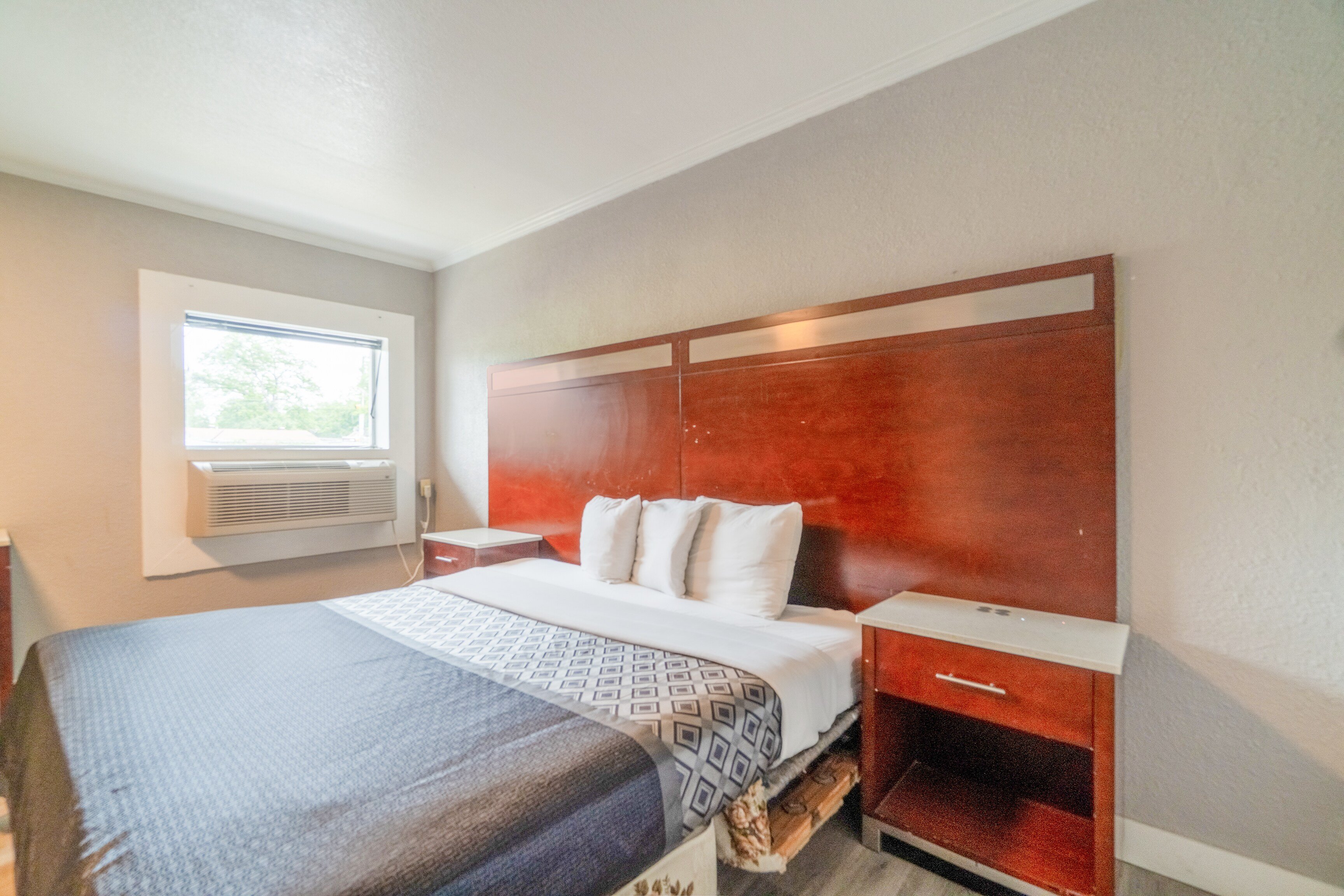 King Bed Non-Smoking, Alamo Oasis Inn and Suites By OYO San Antonio 2/9