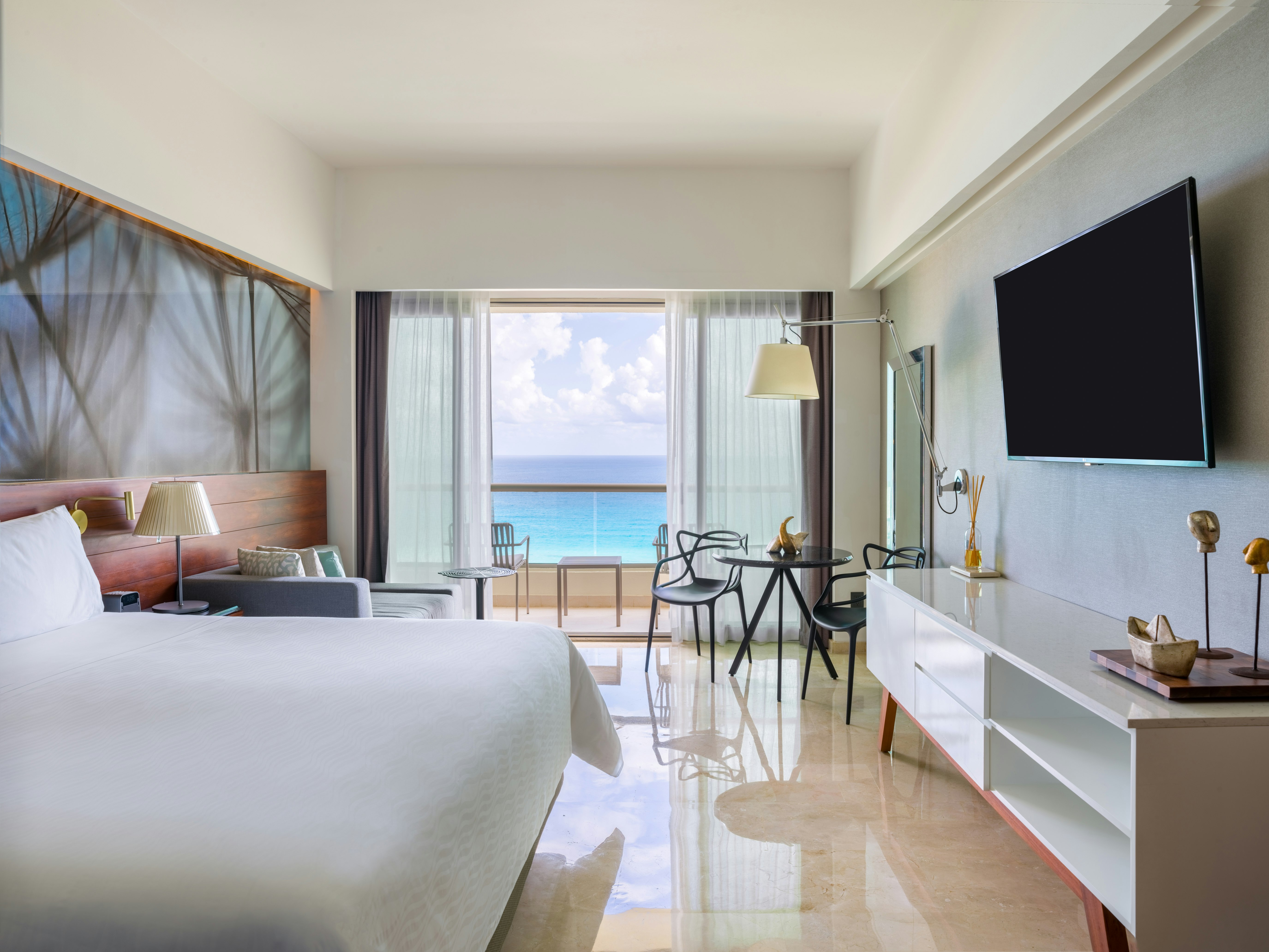 Aqua, Club, Premium, King Bed, Ocean Front