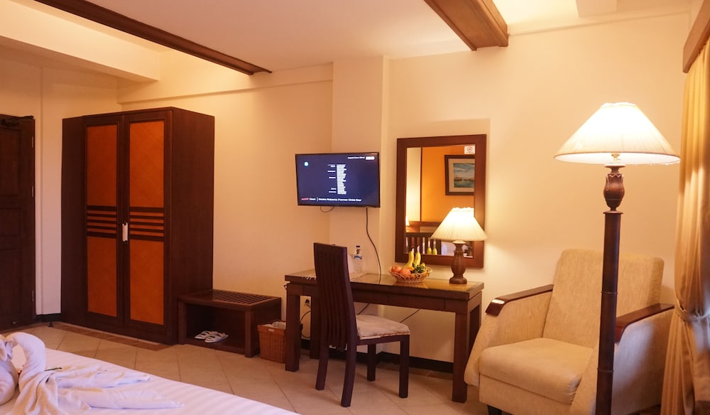 Pines Garden Resort 34/46