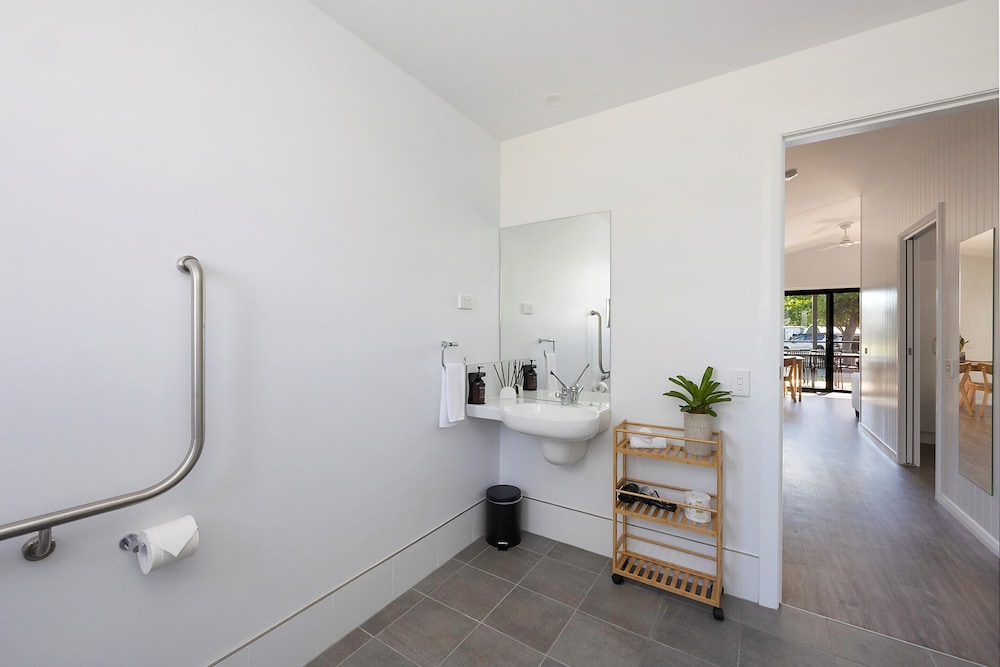 Premium, Villa, 1 Queen and 1 Single Bed, Bunk Bed, Accessible, Reflections Holiday Park Forster Beach 5/6