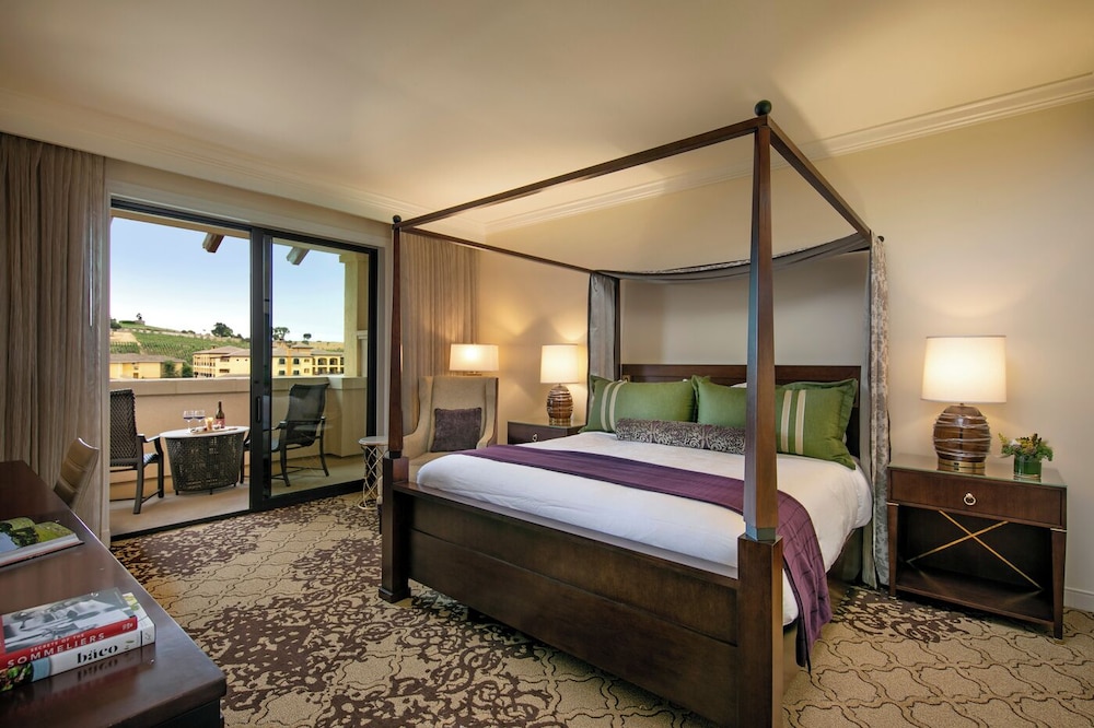 1 Bedroom, Reserve, Suite, King Bed, Sofa, Accessible