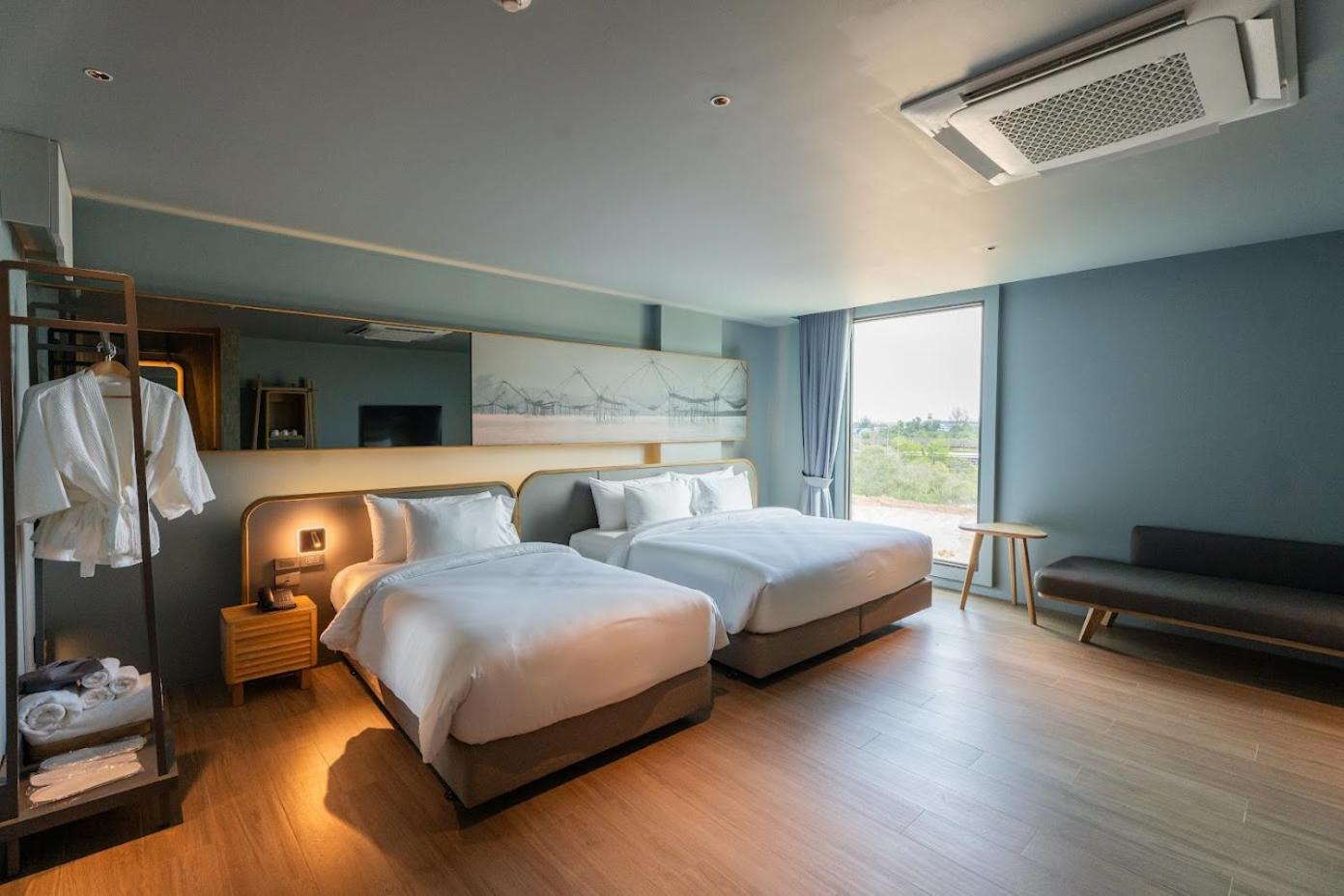 Cozy, Family, 1 King and 1 Single Beds