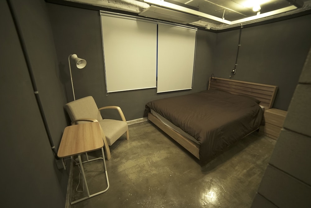 That House - Hostel 38/57