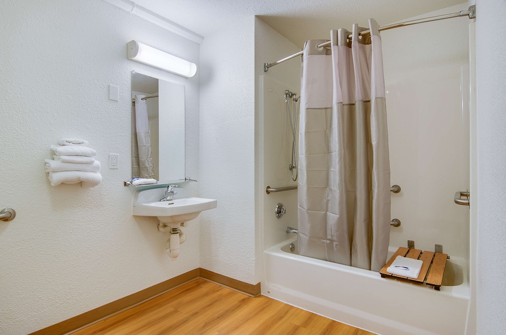 Motel6 Tacoma, WA - South 43/46