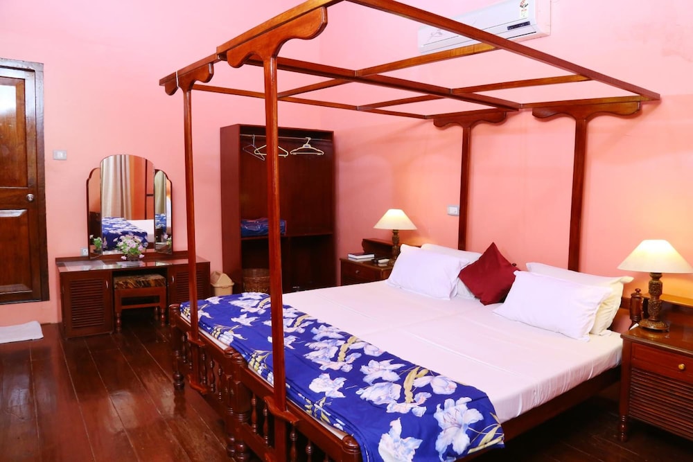 CHIRAMEL RESIDENCY FORTKOCHI 18/54