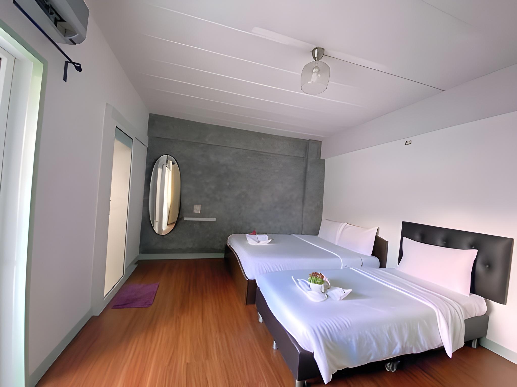 Room, Triple