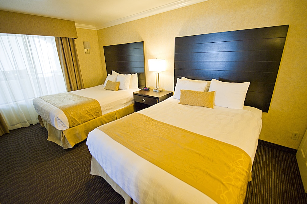 Hotel D Lins Ontario Airport 18/45