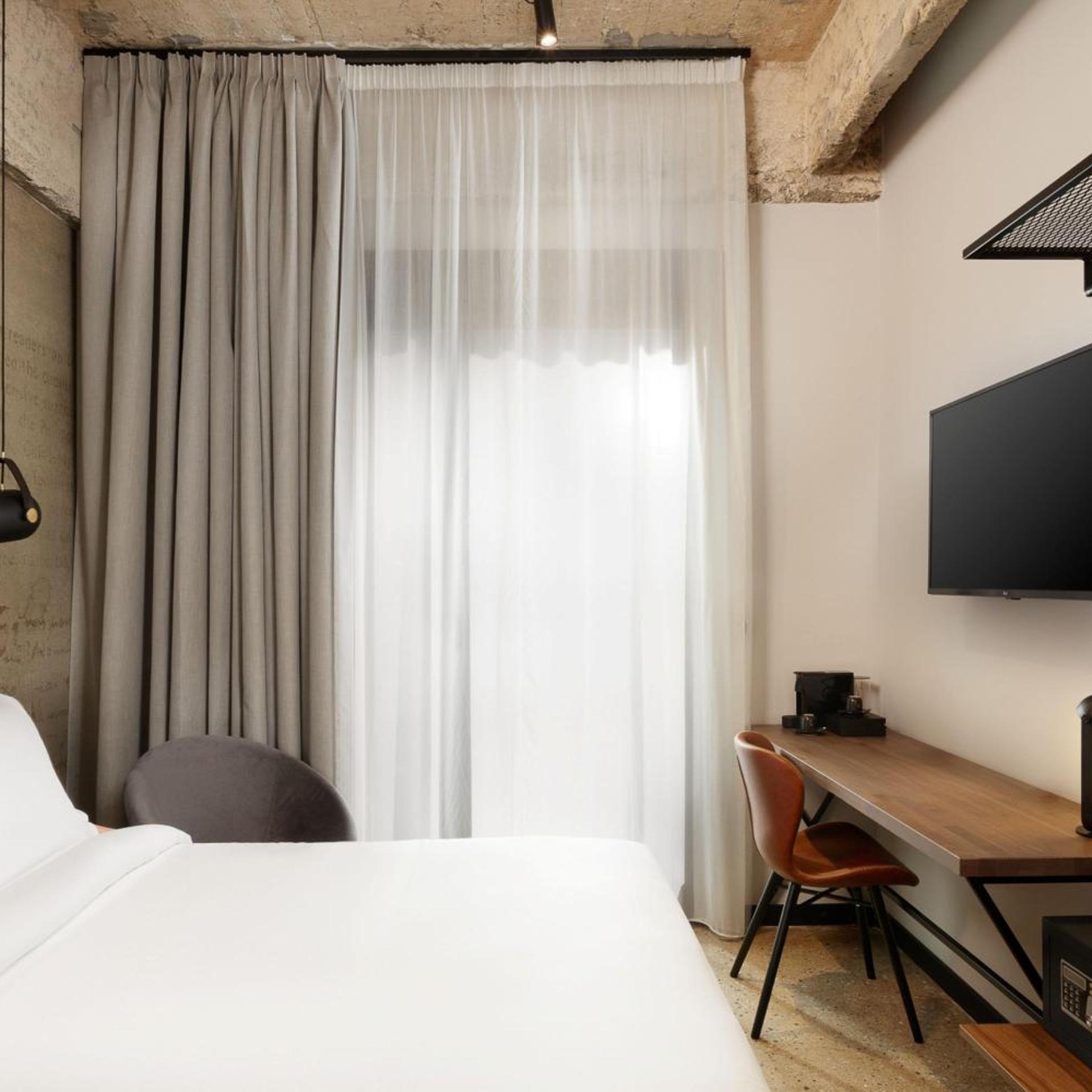 Deluxe, King Bed, Queen Bed, Balcony