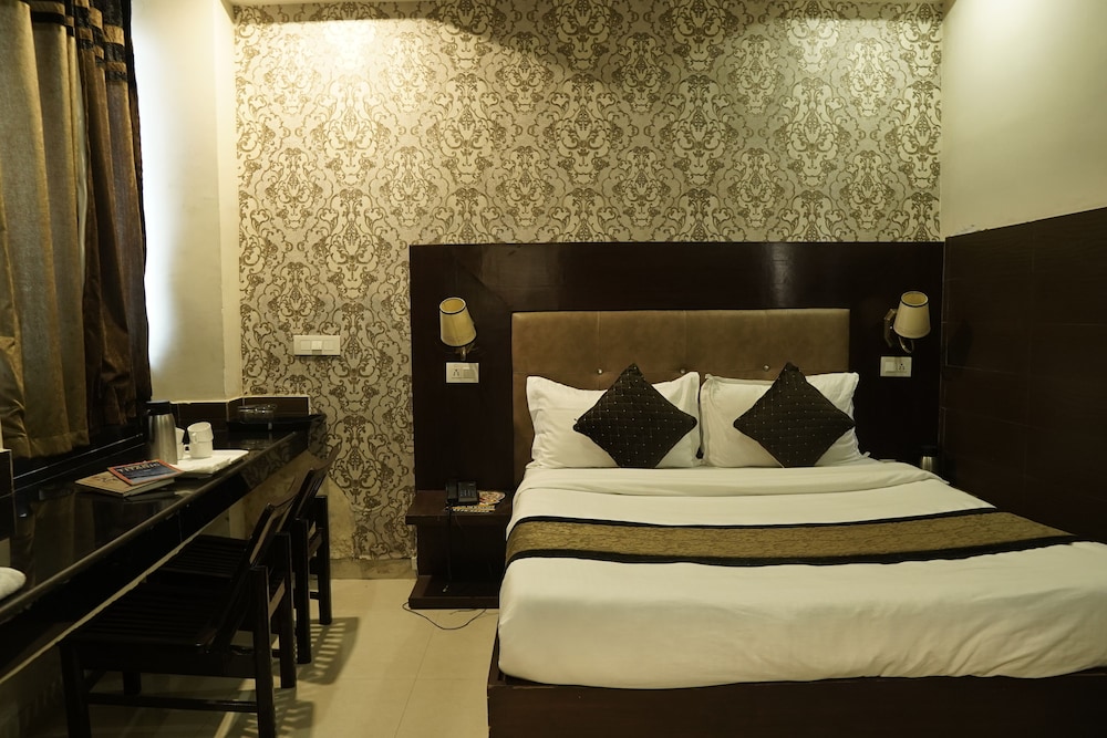 Oyo 12206 Hotel The Black Gold 20/50