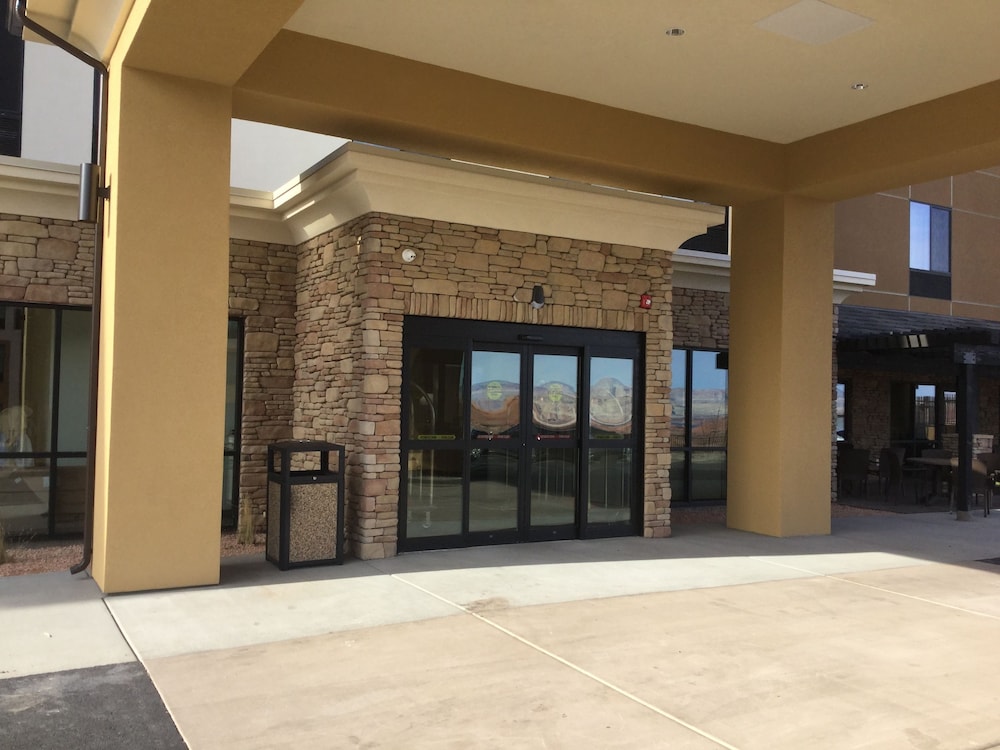 Garner Hotel Page - Lake Powell Area By IHG 4/75