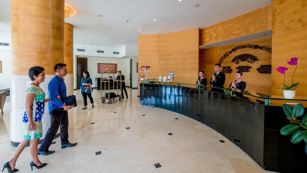 Sintesa Peninsula Hotel 12/60