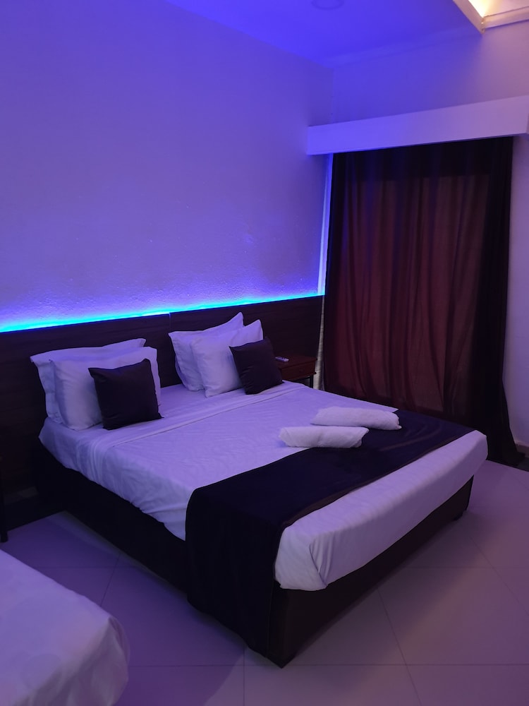 2 BEDROOMS, FAMILY